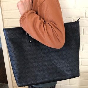 🥂 SOLD 🥂 Salvatore Ferragamo black embossed tote